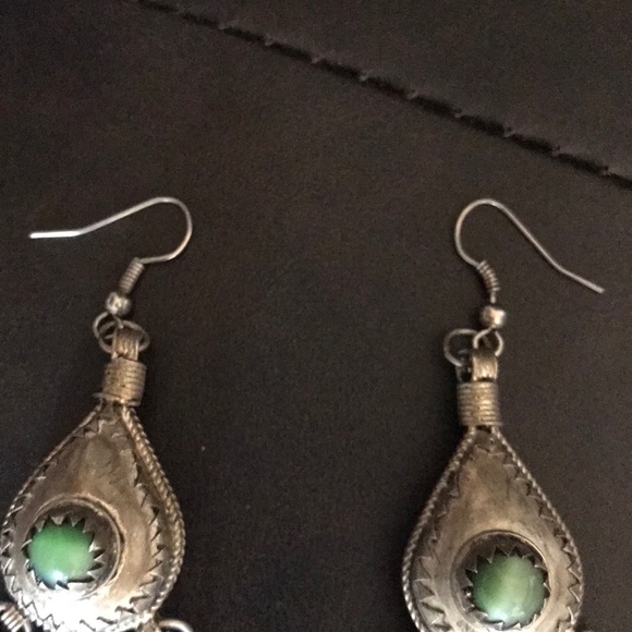 Vintage Green Stone Dangling Earrings - Picture 6 of 8